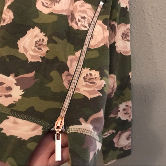 Stella & Dot Crush It Pullover - Picture 6 of 9